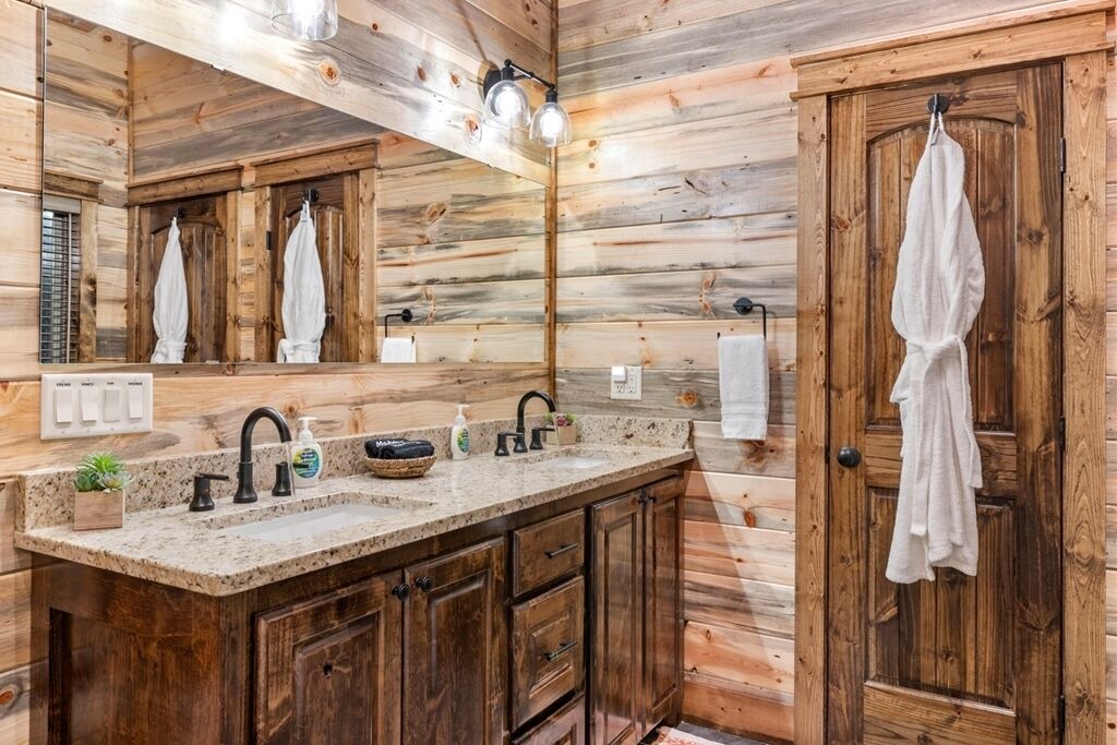 Photo of Bathroom in Hochatown