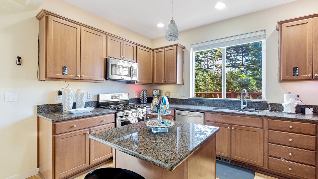 Photo of Kitchen in Paine Field-Lake Stickney