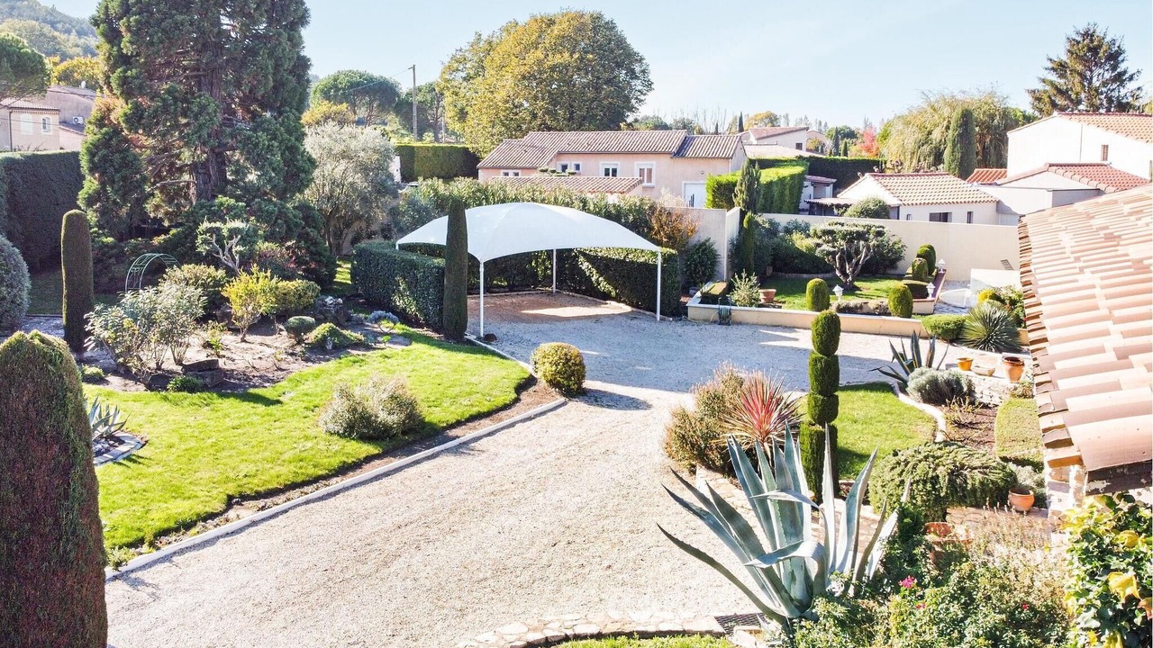 Photo of Others in Espeluche