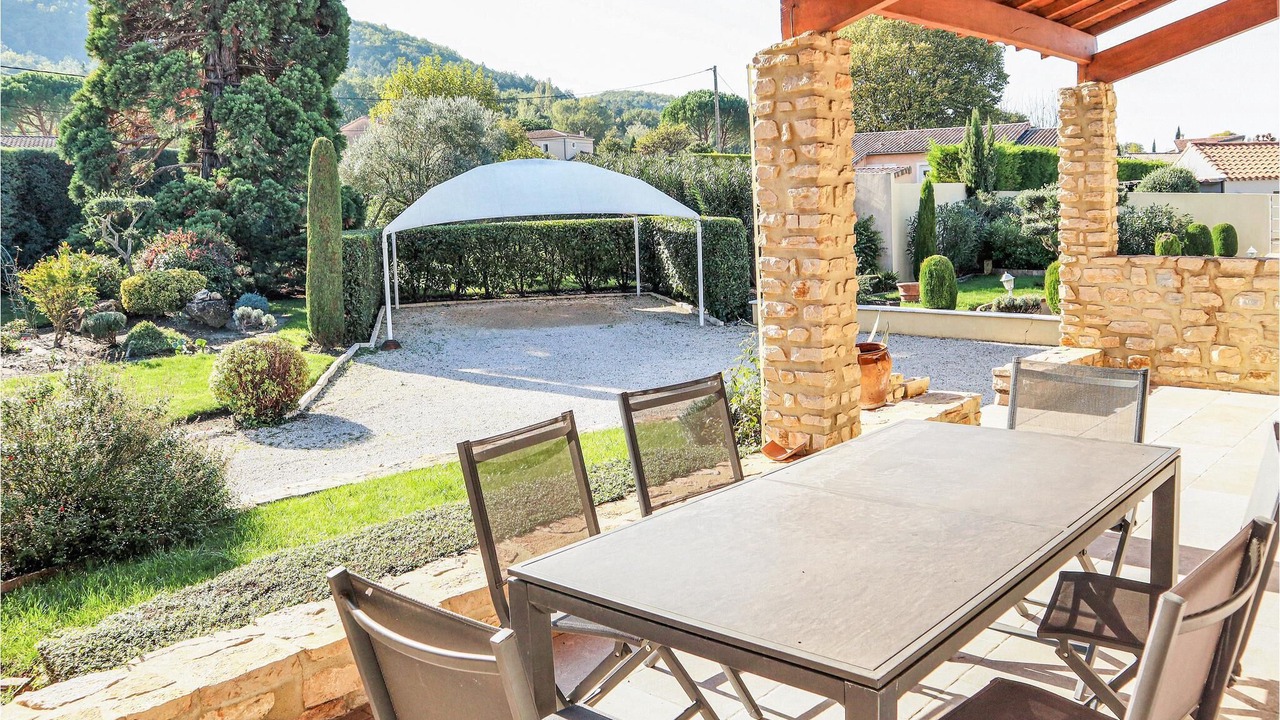 Photo of Others in Espeluche