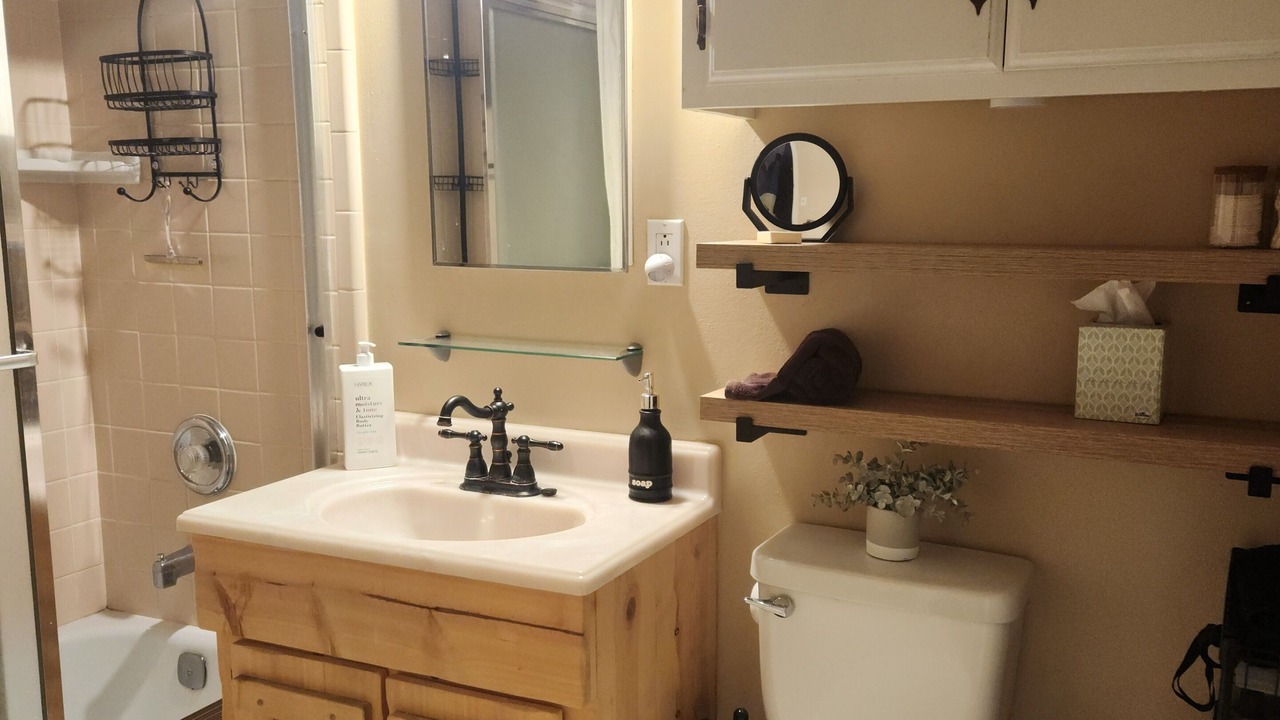 Photo of Bathroom in Peter Pan