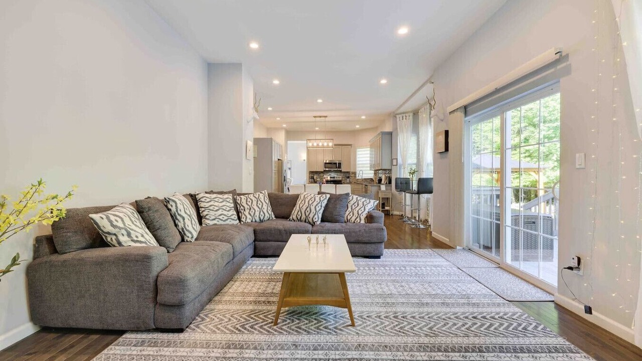 Photo of Livingroom in Tobyhanna
