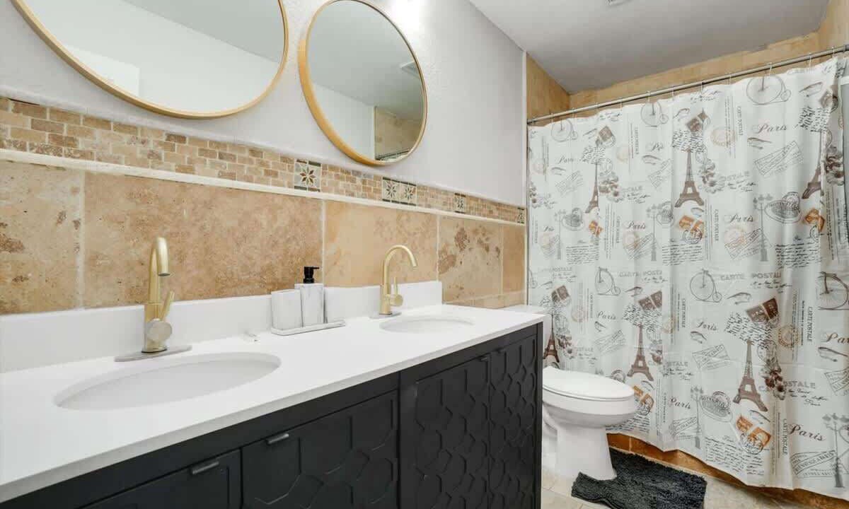 Photo of Bathroom in South Arlington