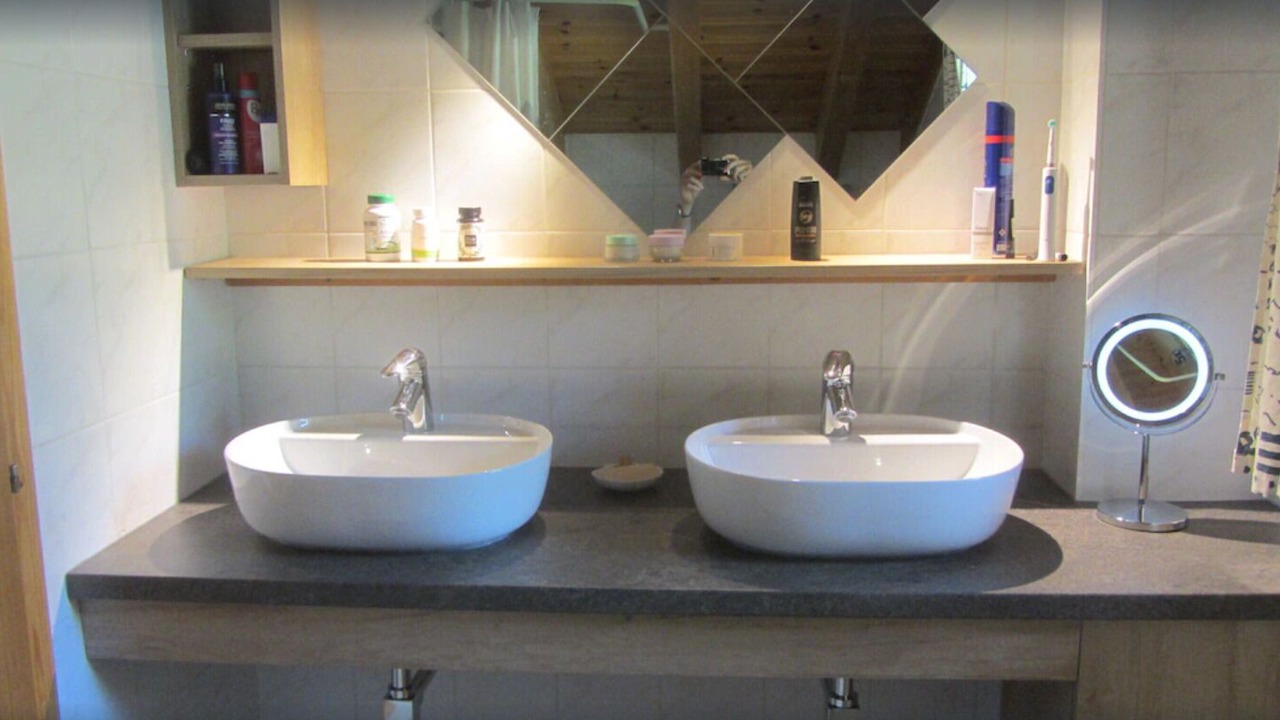 Photo of Bathroom in Vex