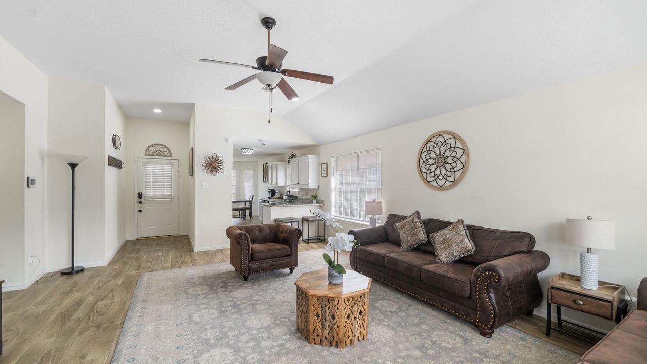 Photo of Livingroom in Humble
