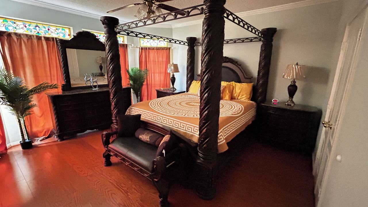 Photo of Bedroom in Alvin