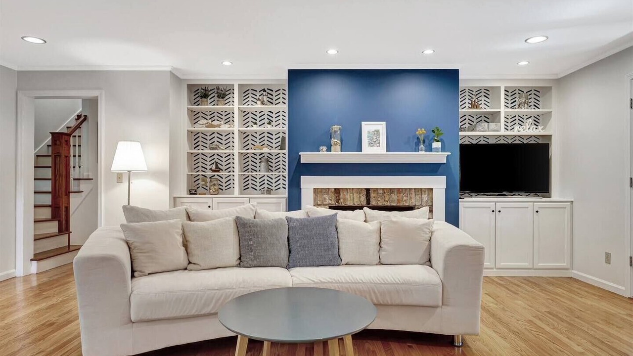 Photo of Livingroom in Champaign