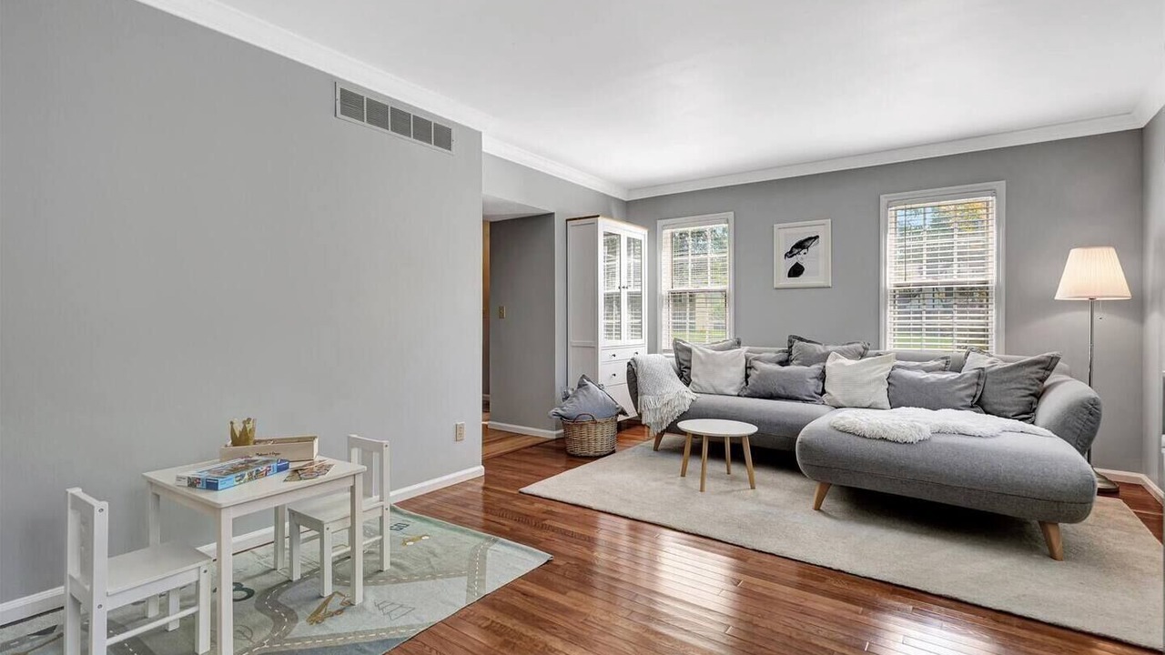 Photo of Livingroom in Champaign