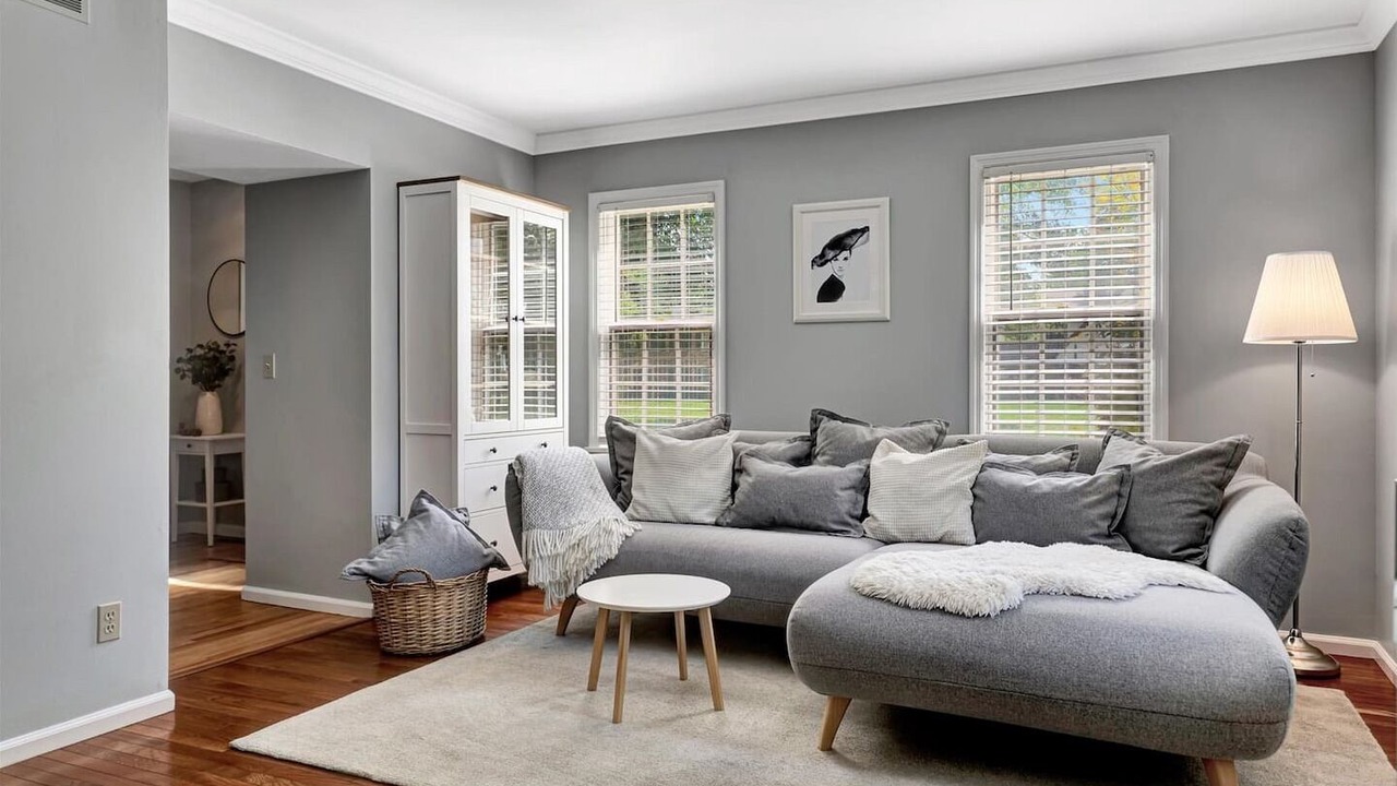 Photo of Livingroom in Champaign