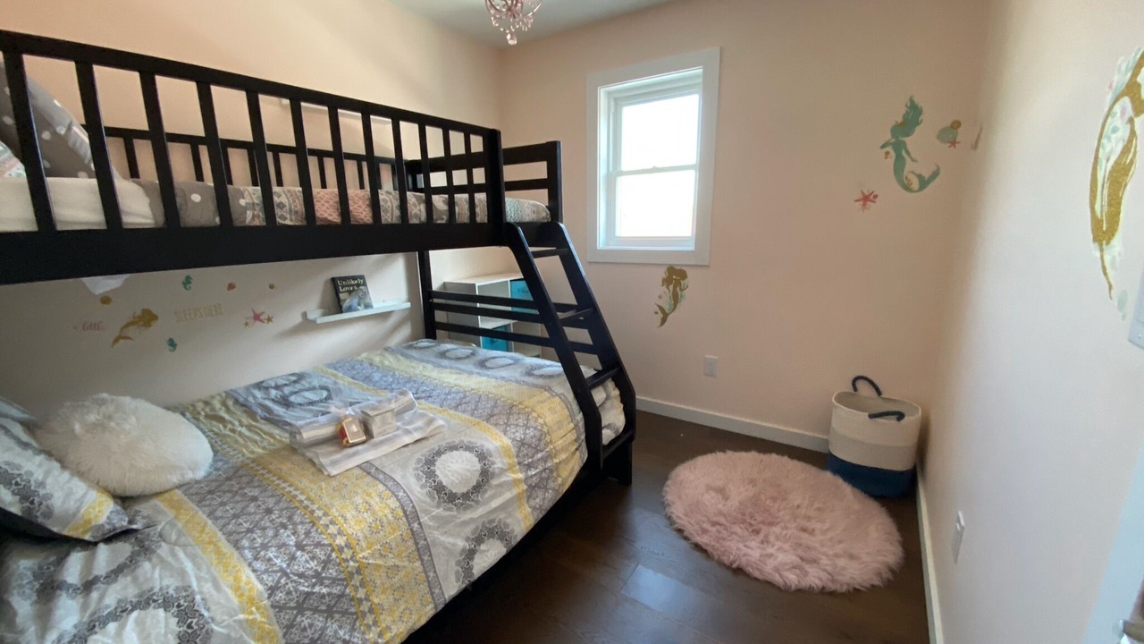 Photo of Bedroom in Birch Cliff
