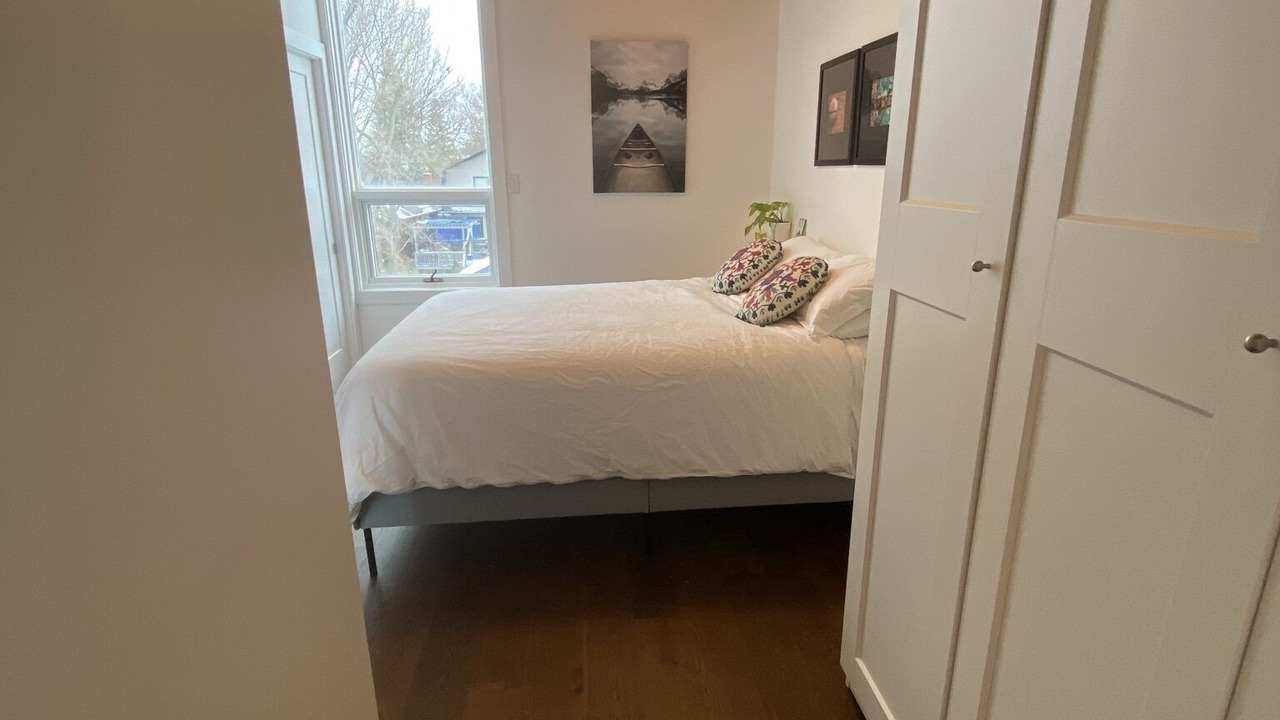 Photo of Bedroom in Birch Cliff