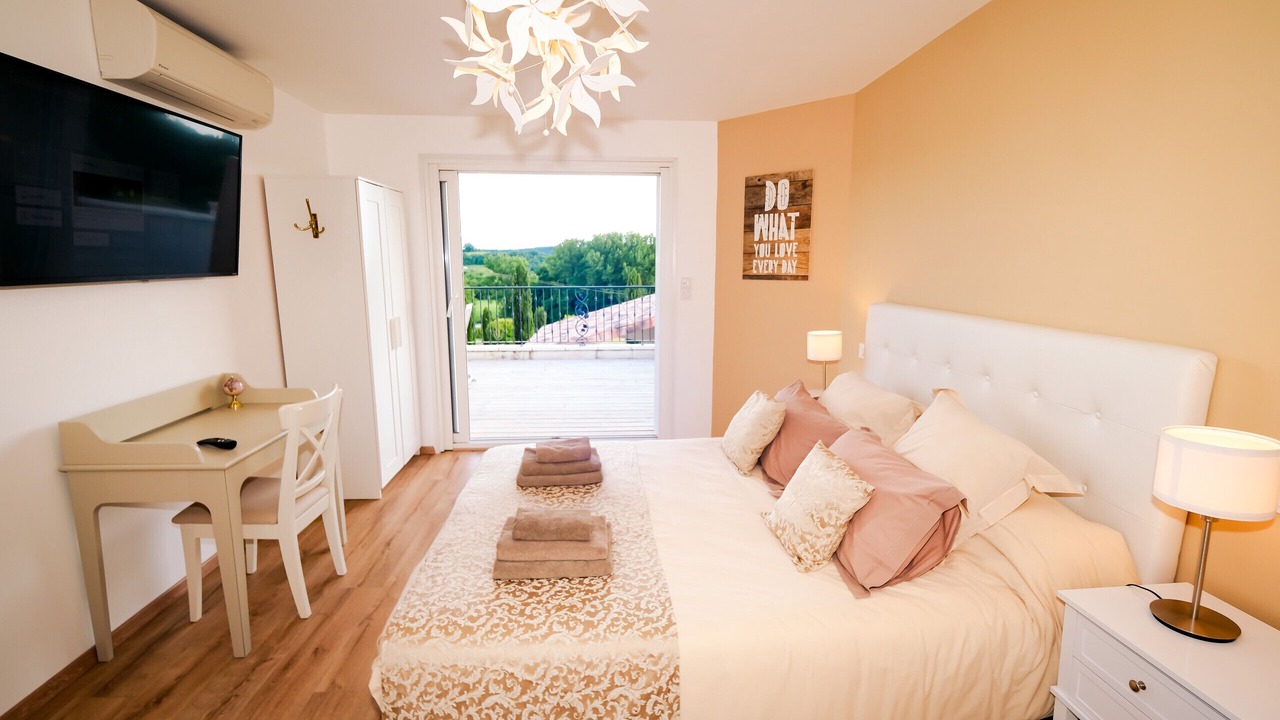 Photo of Patio Balcony in Castelnau-de-Montmiral