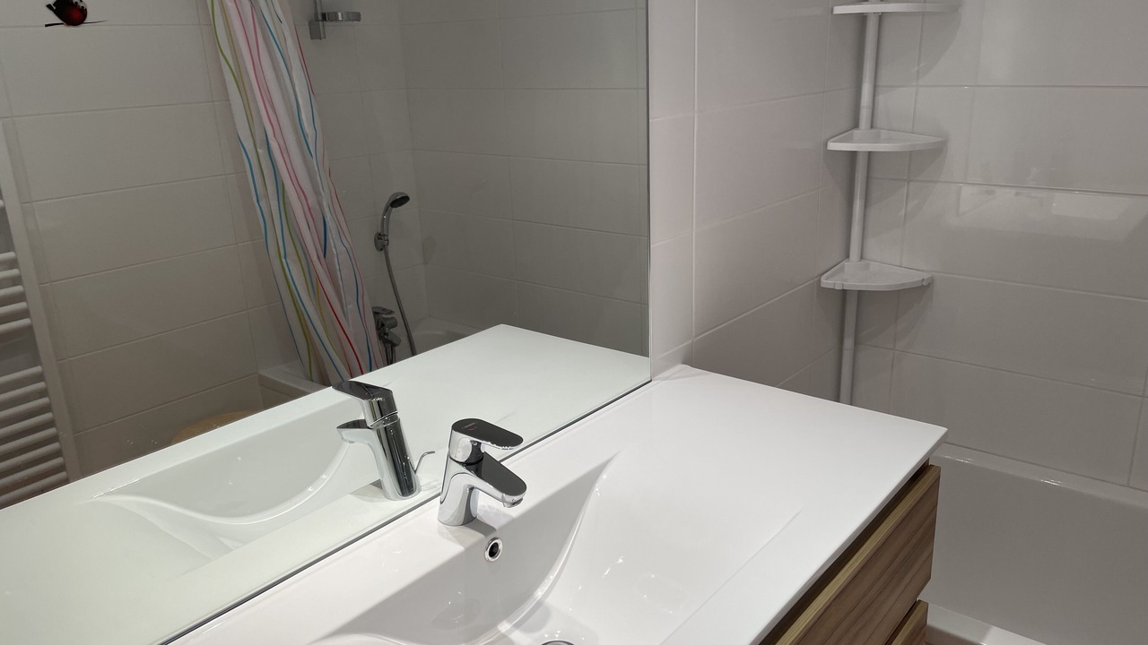 Photo of Bathroom in Demi-Quartier