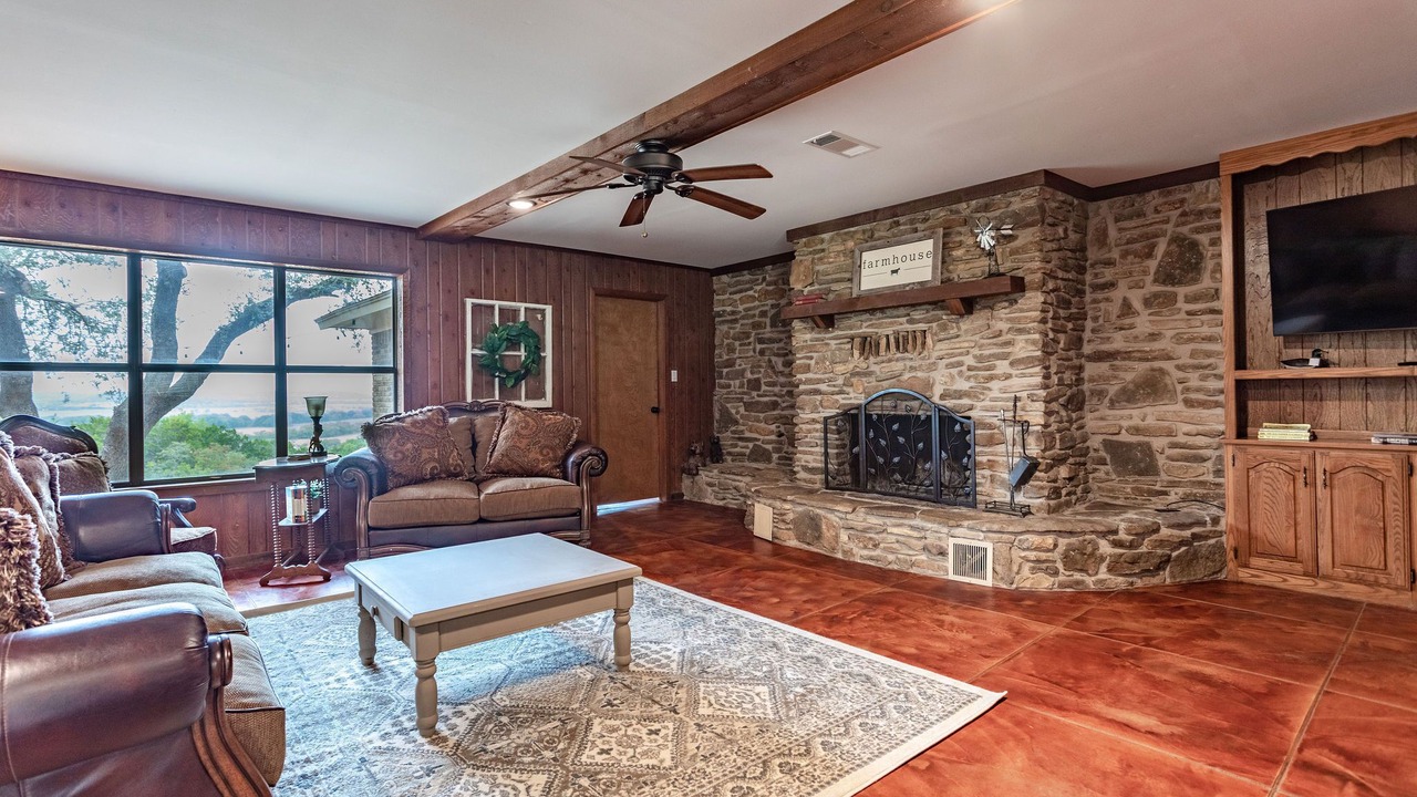 Photo of Livingroom in Valley Mills