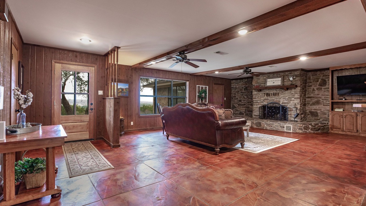 Photo of Livingroom in Valley Mills