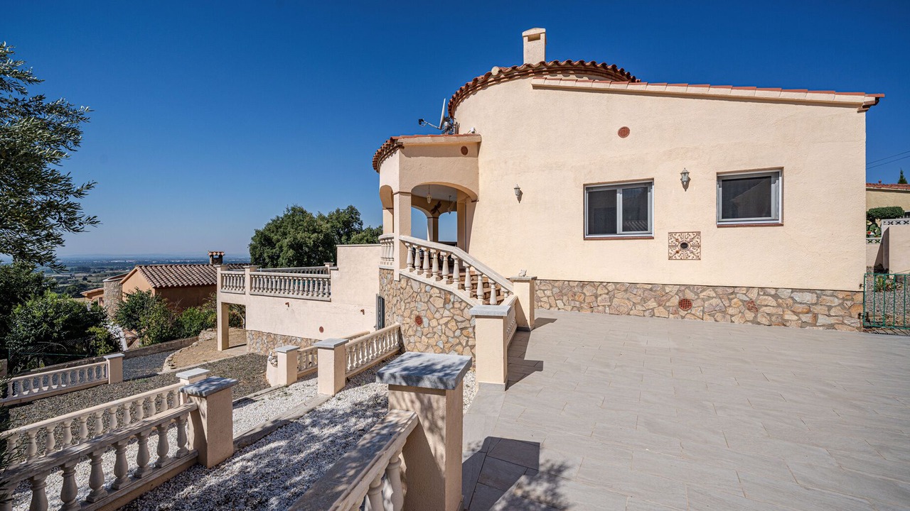 Photo of Patio Balcony in El Mas Isaac