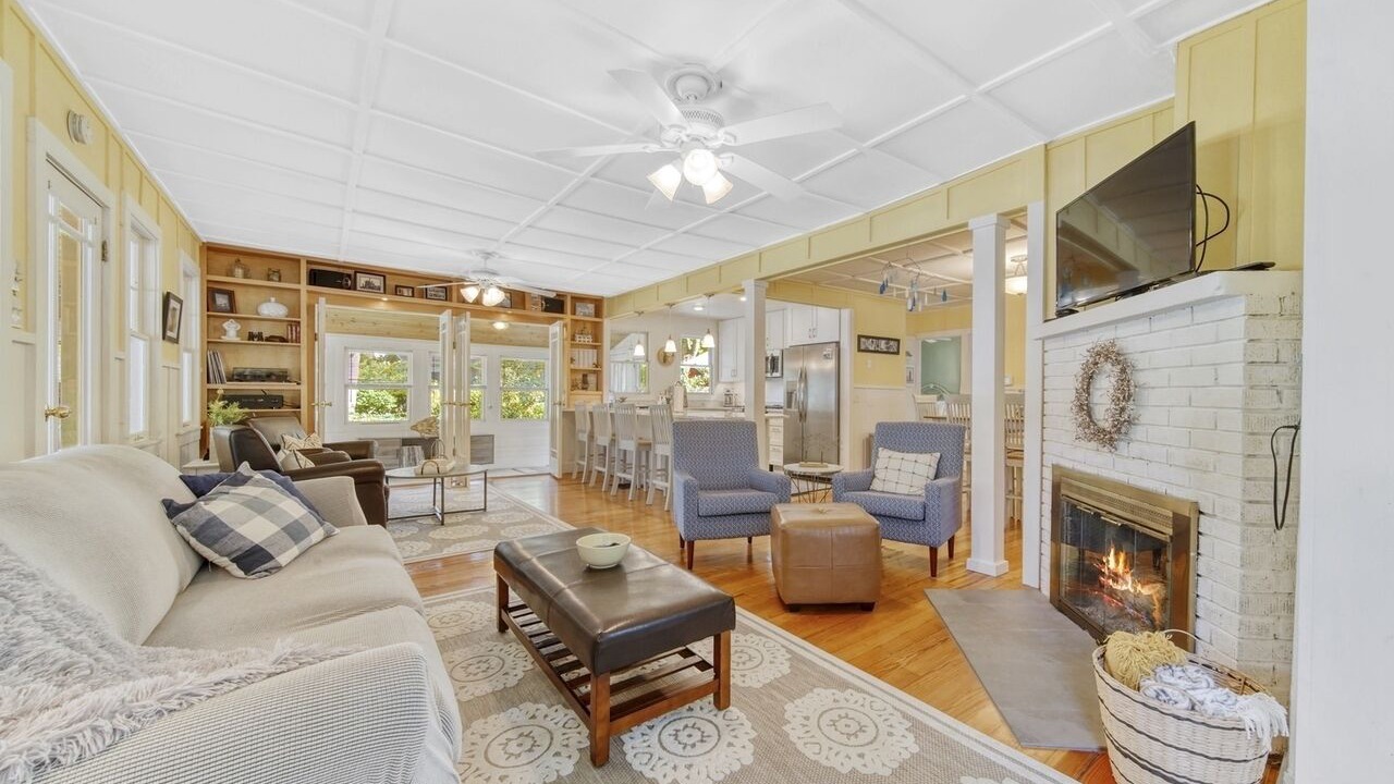 Photo of Livingroom in Saugatuck