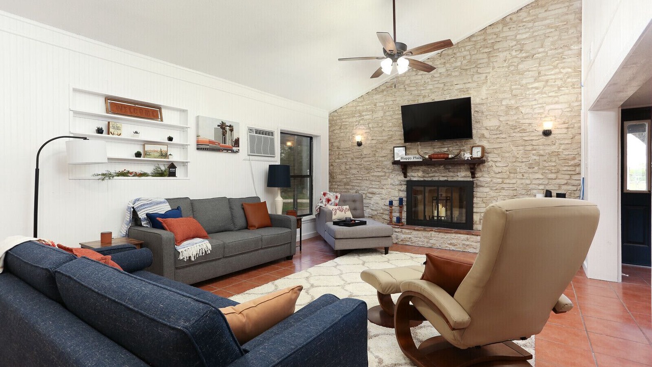 Photo of Livingroom in Converse