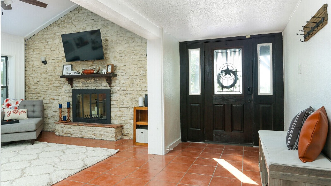 Photo of Livingroom in Converse