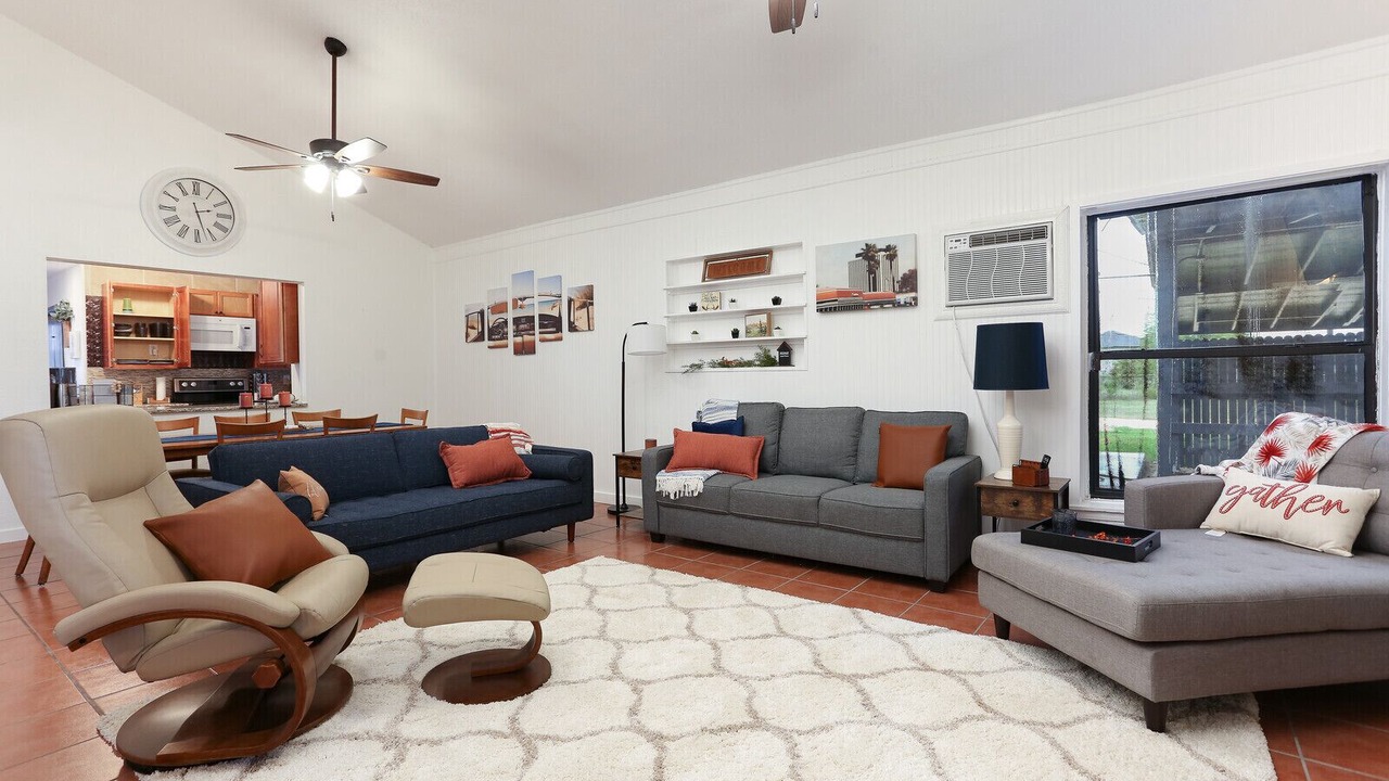 Photo of Livingroom in Converse