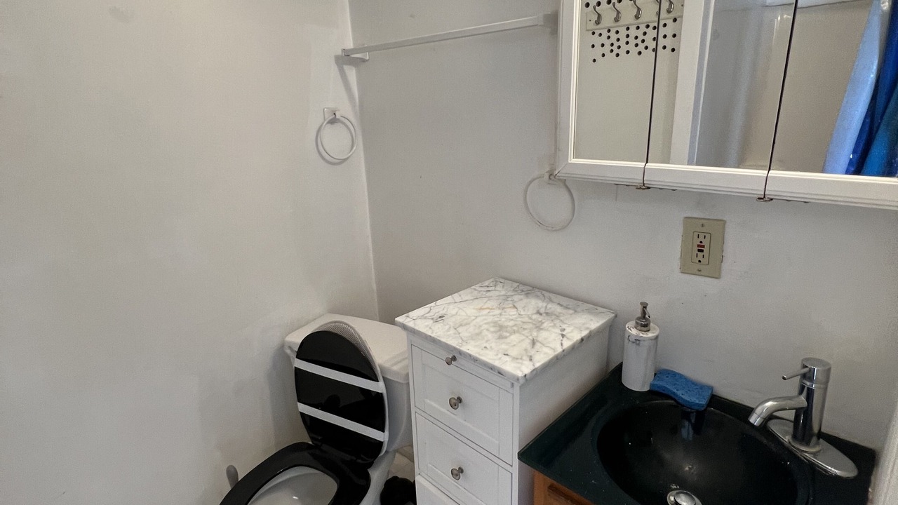 Photo of Bathroom in Edgemar - Pacific Manor
