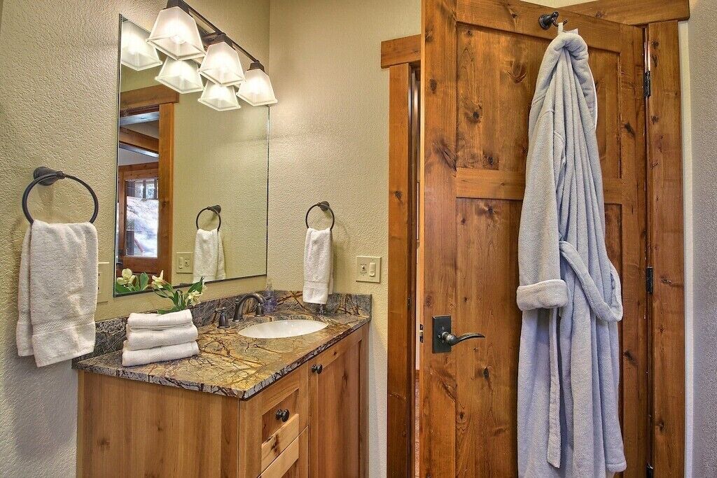 Photo of Bathroom in Yosemite West