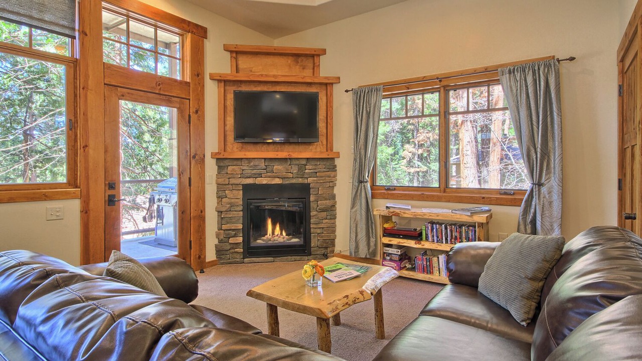 Photo of Livingroom in Yosemite West