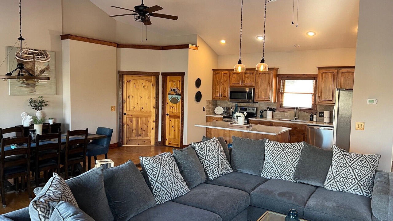 Photo of Livingroom in Arrow Point