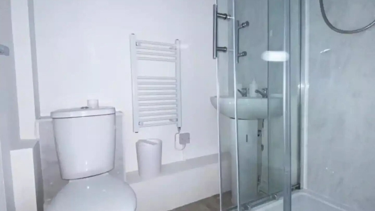 Photo of Bathroom in Addiscombe