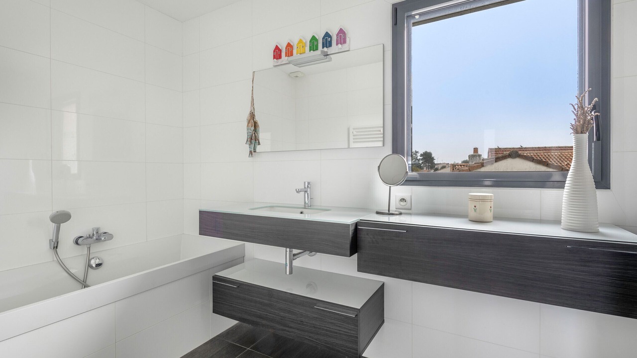 Photo of Bathroom in La Plaine-sur-Mer