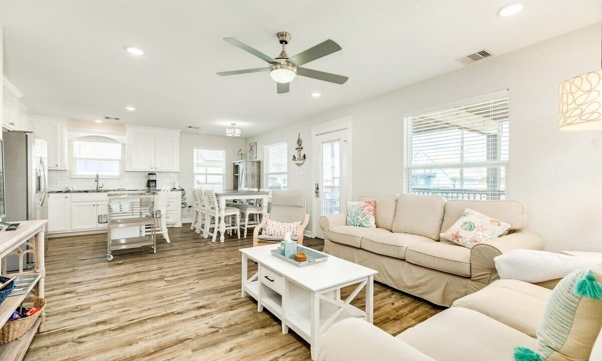 Photo of Livingroom in Surfside Beach