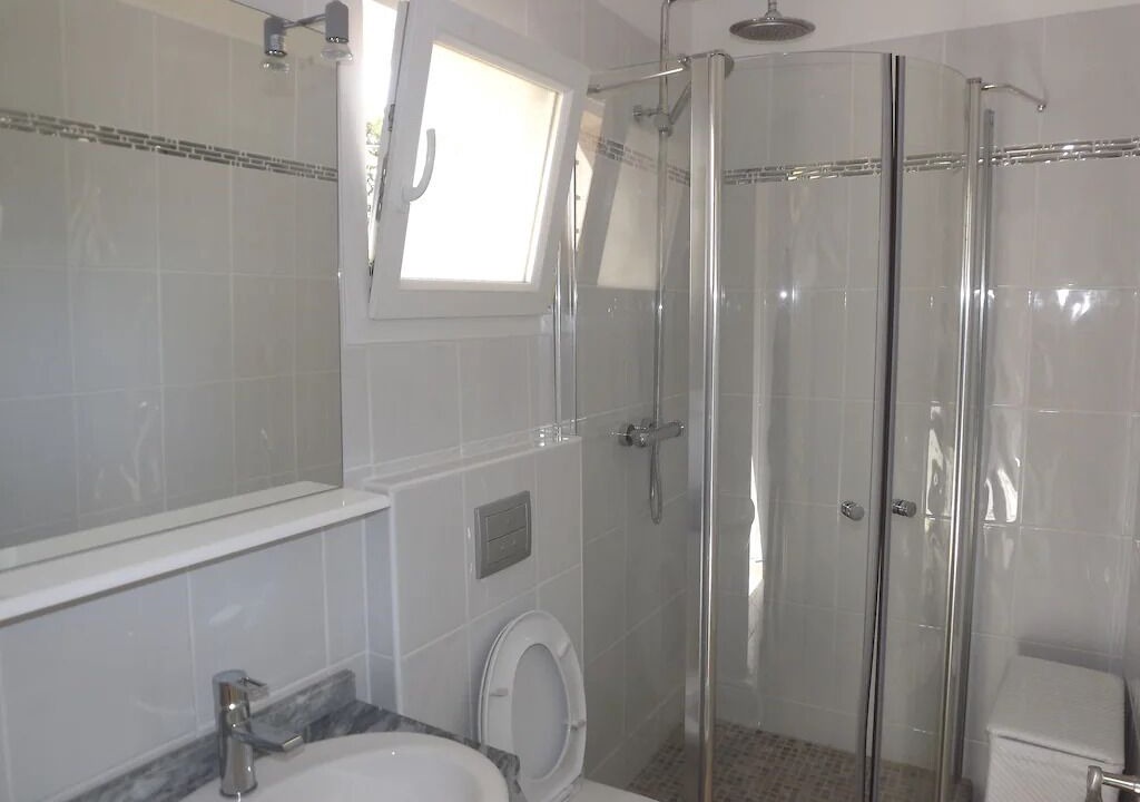 Photo of Bathroom in Serra-di-Fiumorbo
