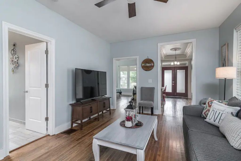 Photo of Livingroom in Jeffersonville