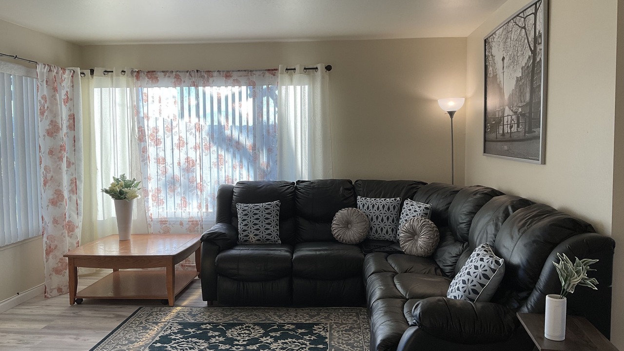 Photo of Livingroom in Oakley