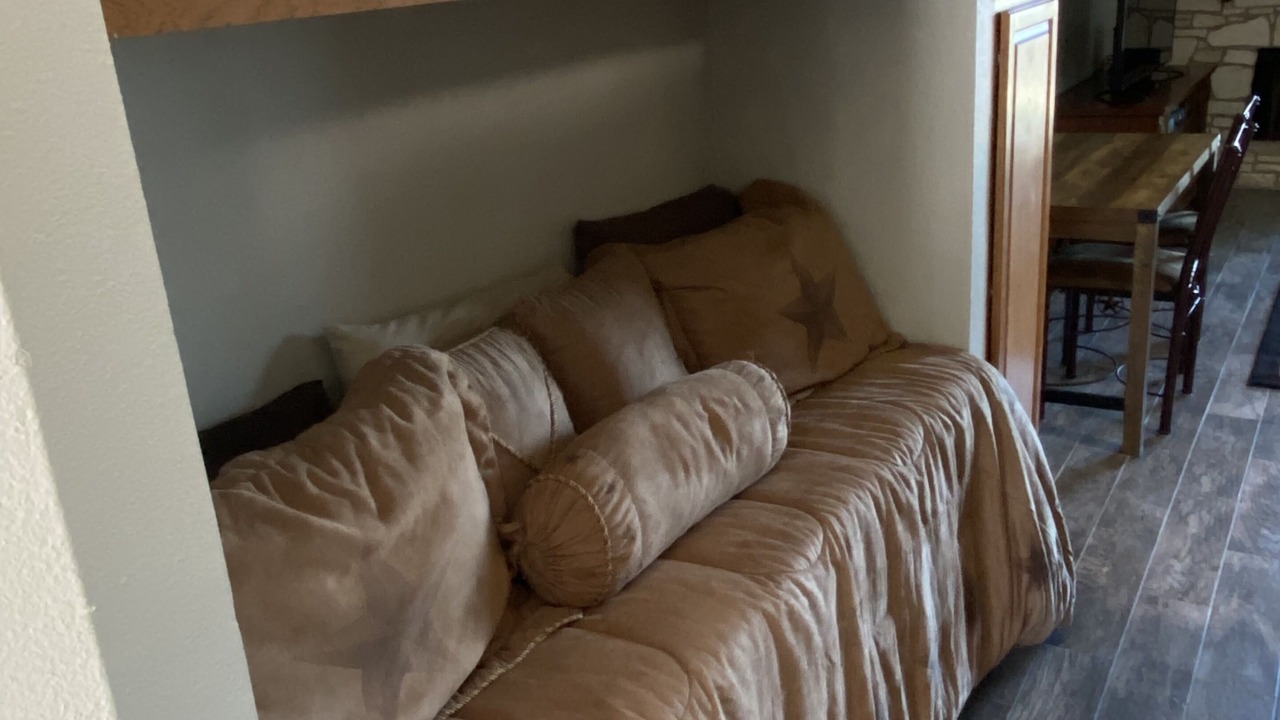 Photo of Livingroom in Canyon Lake