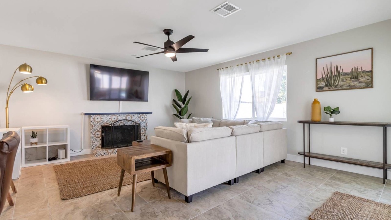 Photo of Livingroom in Paradise Valley Village