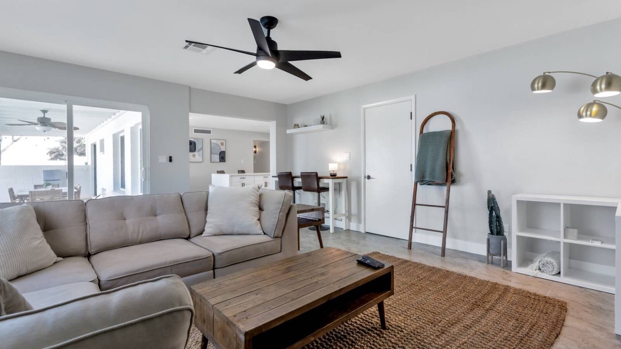 Photo of Livingroom in Paradise Valley Village