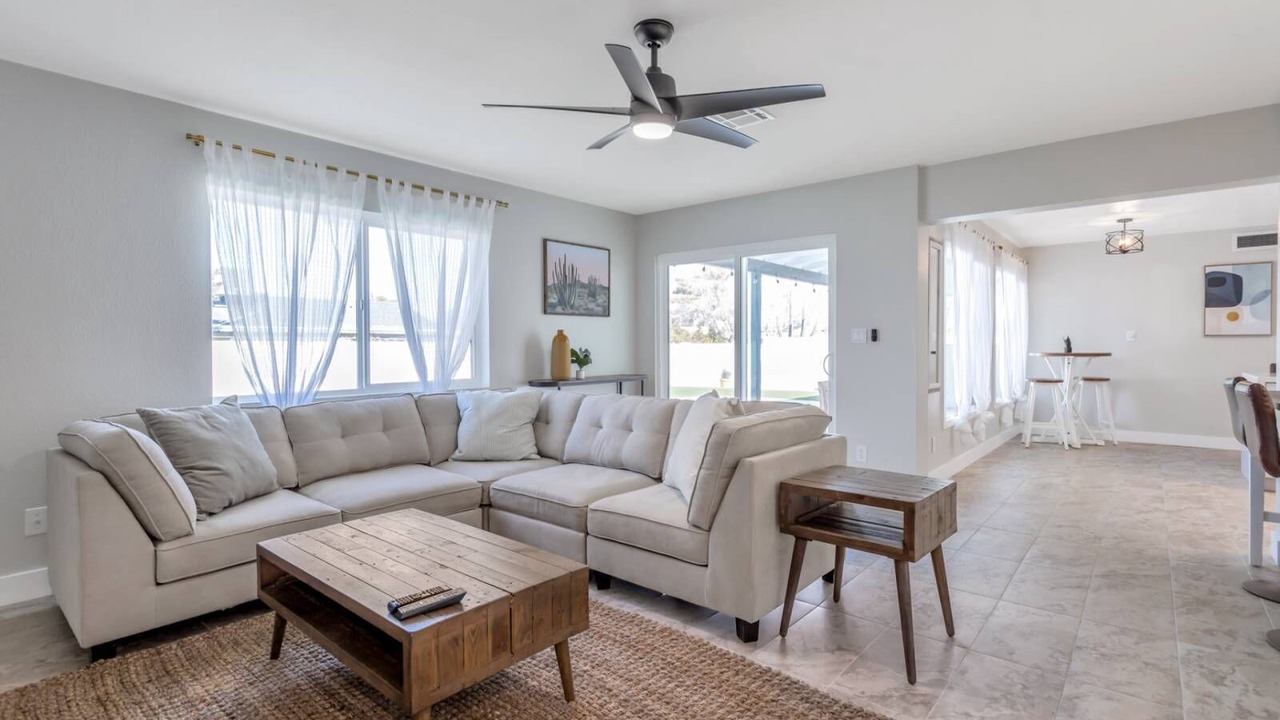 Photo of Livingroom in Paradise Valley Village