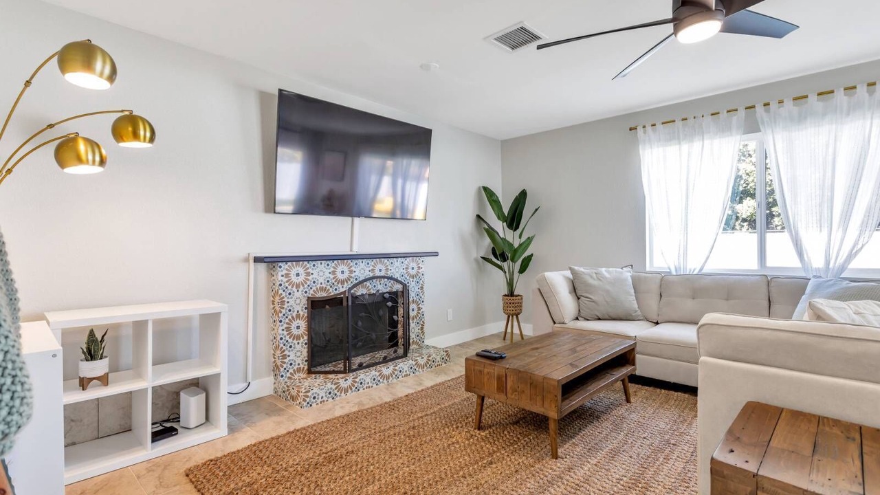 Photo of Livingroom in Paradise Valley Village