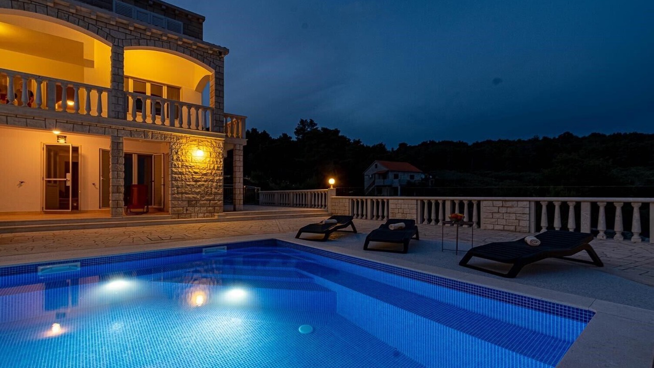 Photo of Outdoor in Potirna