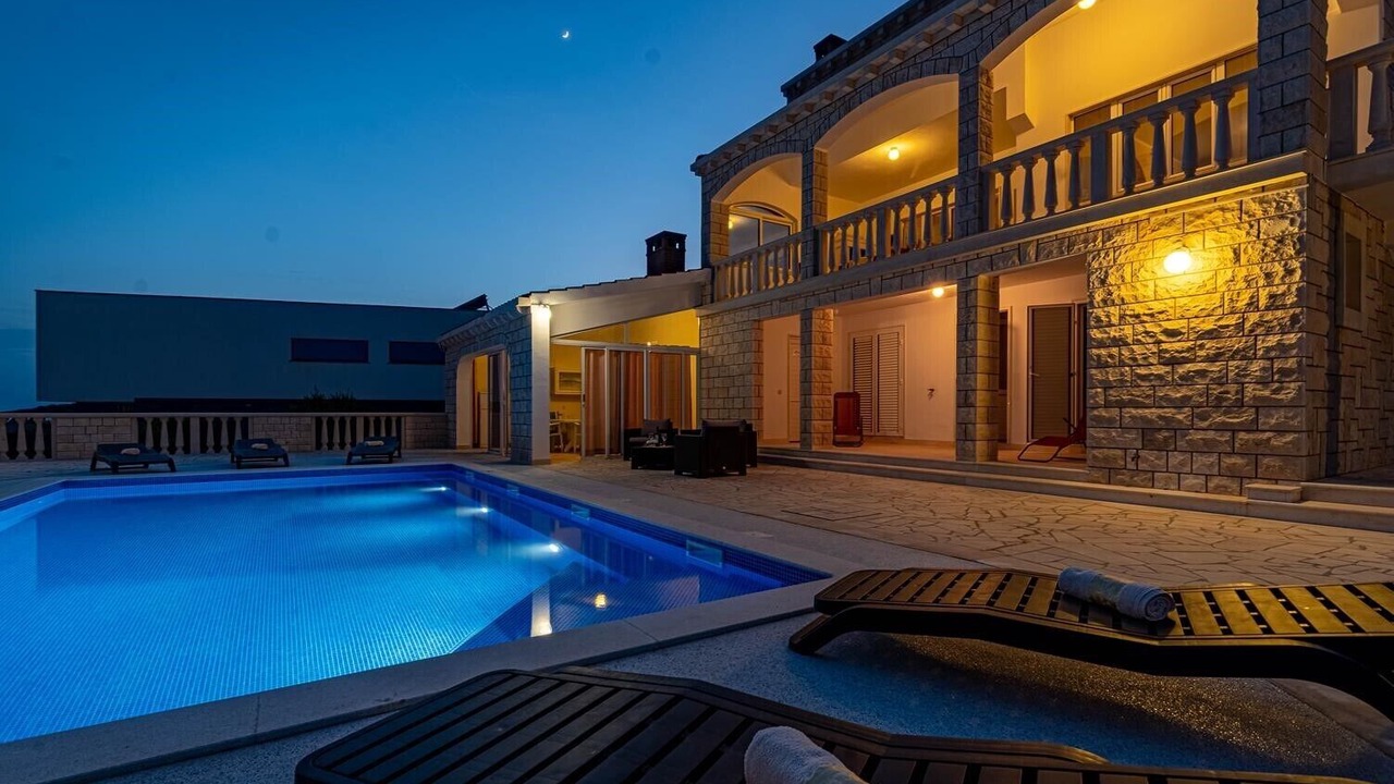 Photo of Outdoor in Potirna