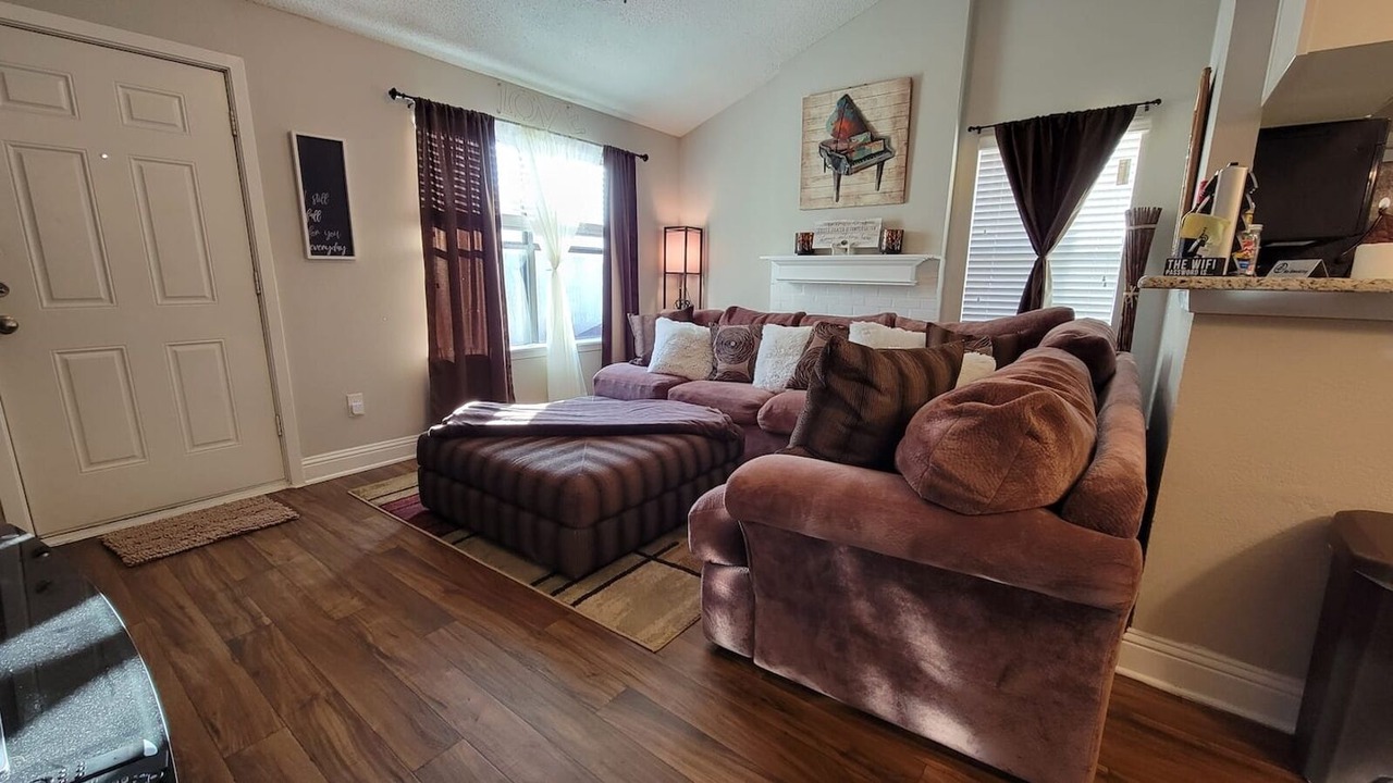 Photo of Livingroom in Addison
