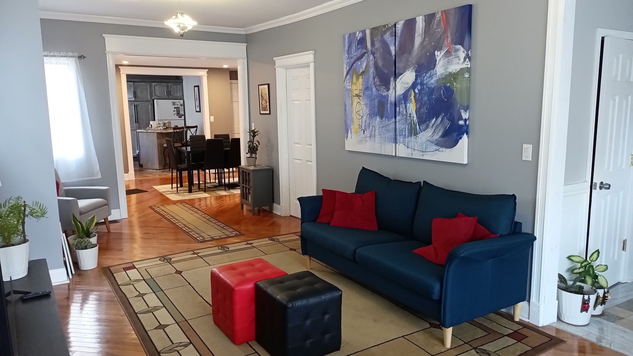 Photo of Livingroom in Front Park