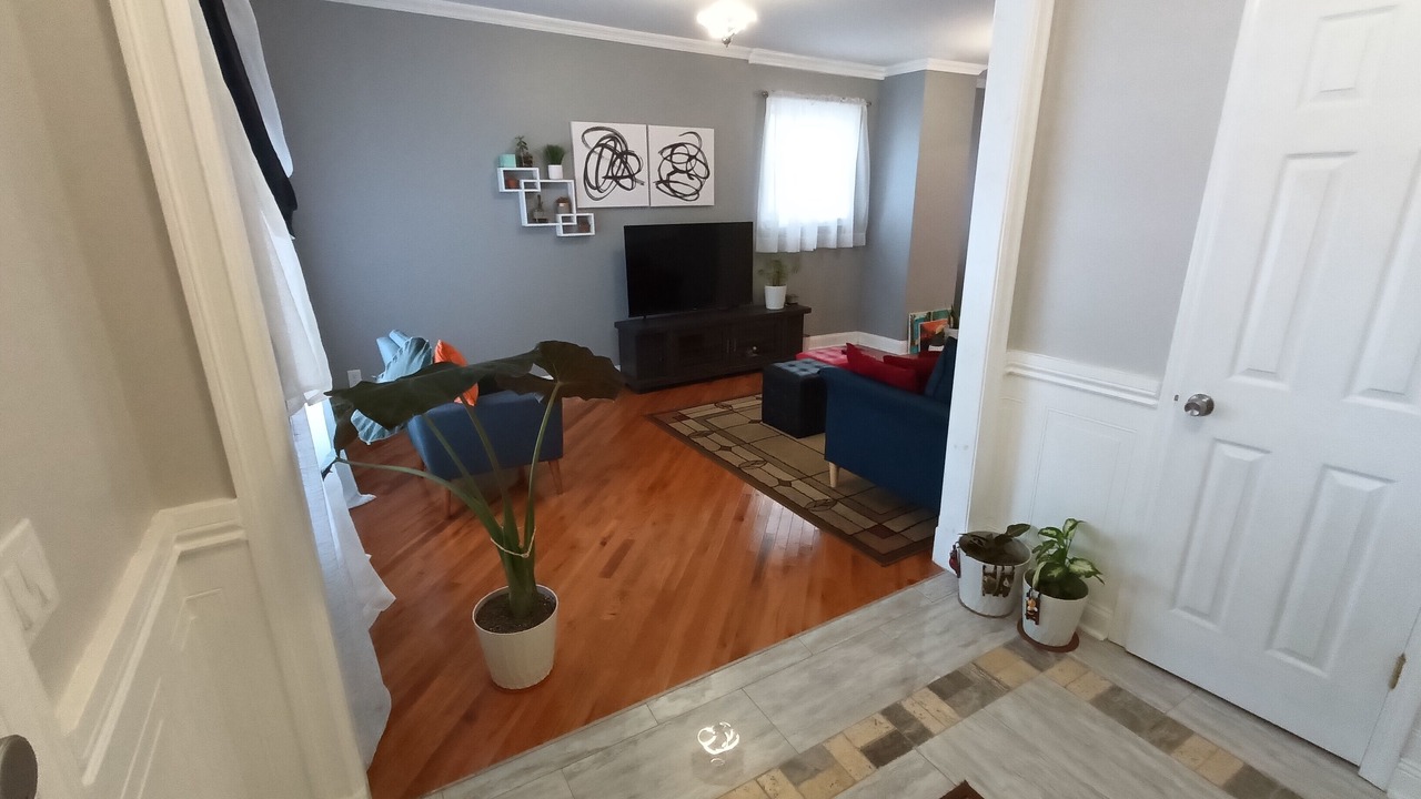 Photo of Livingroom in Front Park