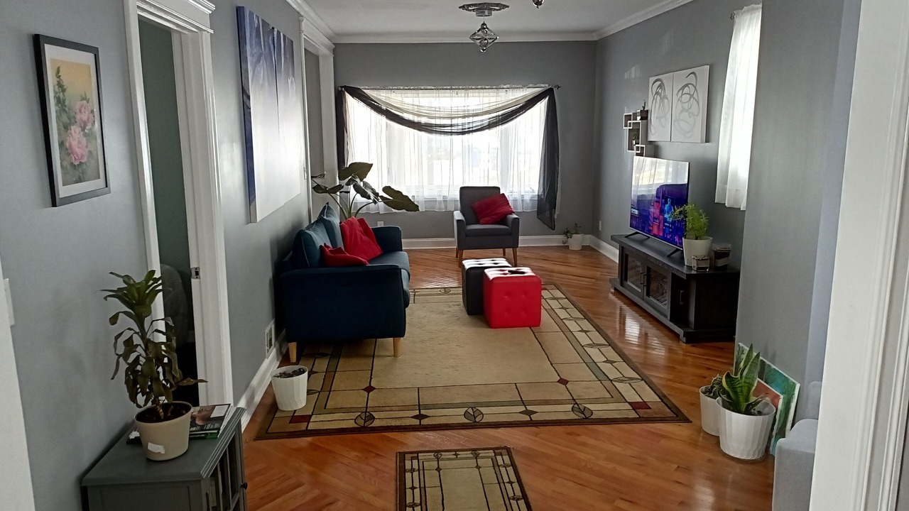 Photo of Livingroom in Front Park