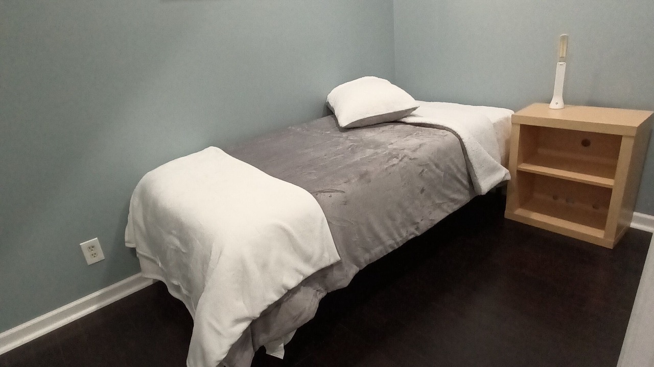 Photo of Bedroom in Front Park