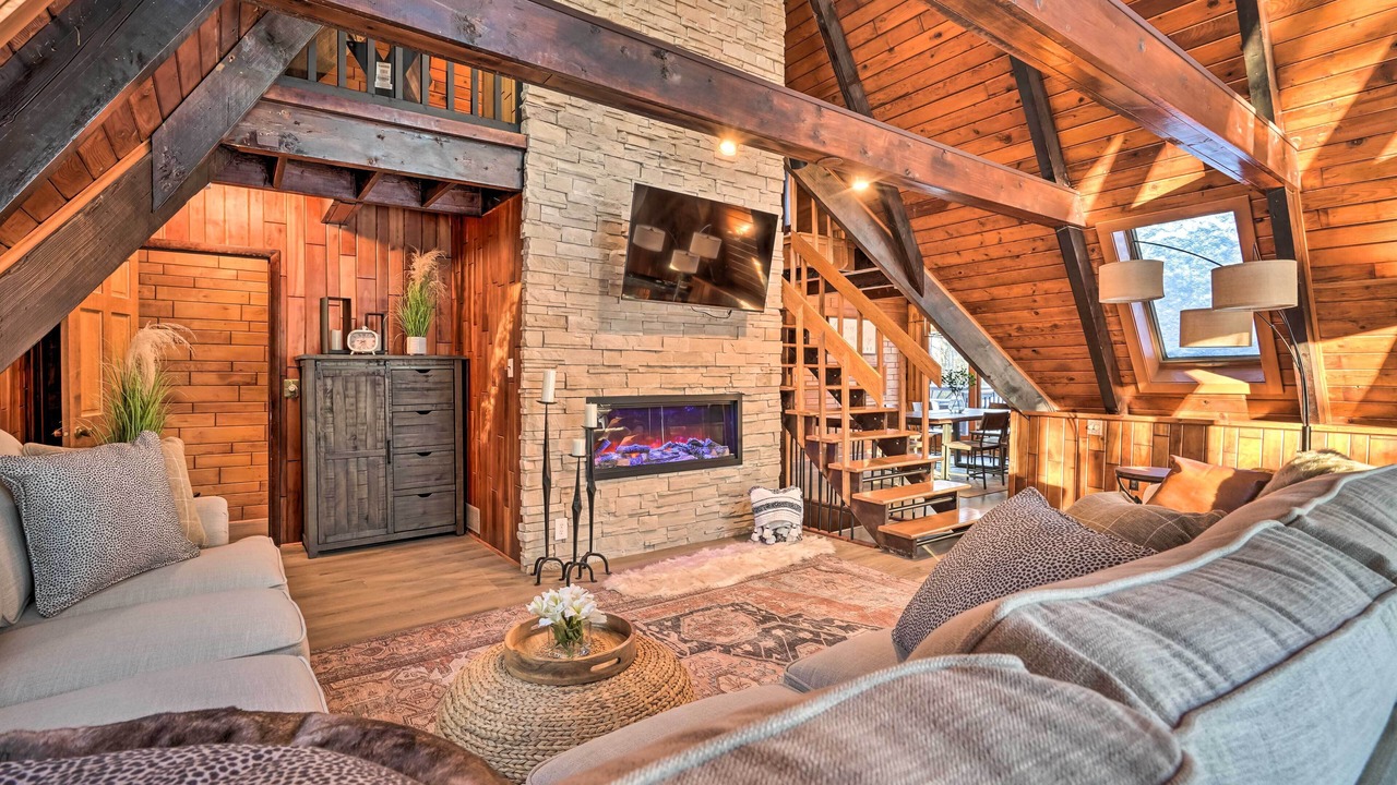 Photo of Livingroom in LaFayette