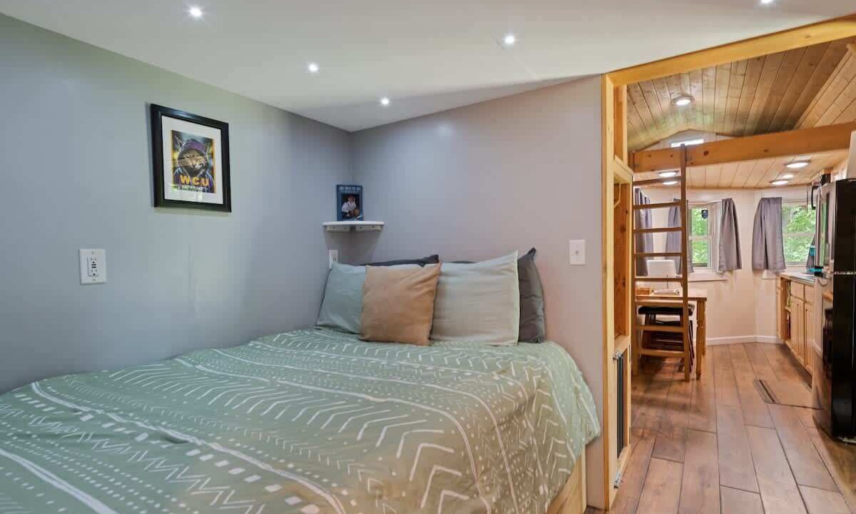 Photo of Bedroom in Cullowhee