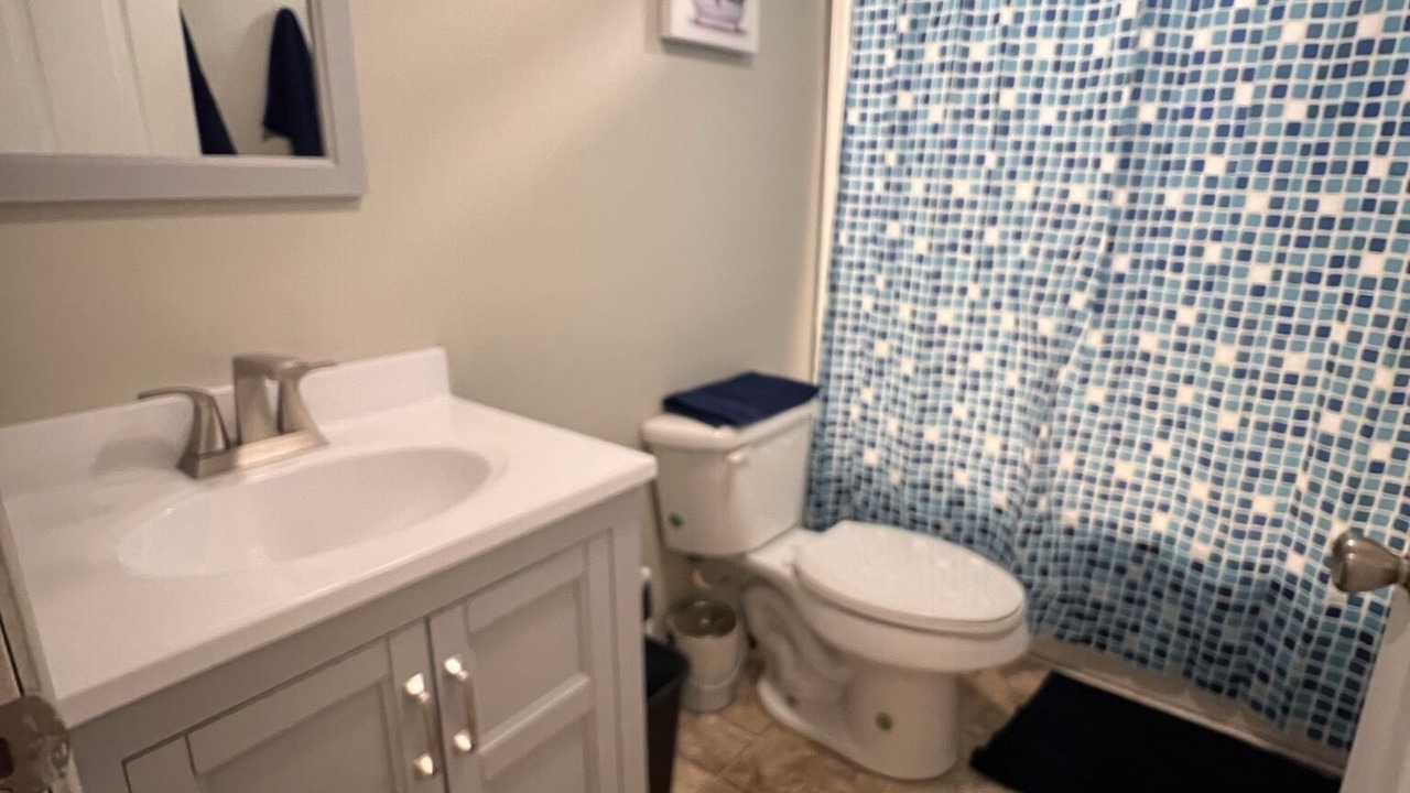 Photo of Bathroom in Bean Station