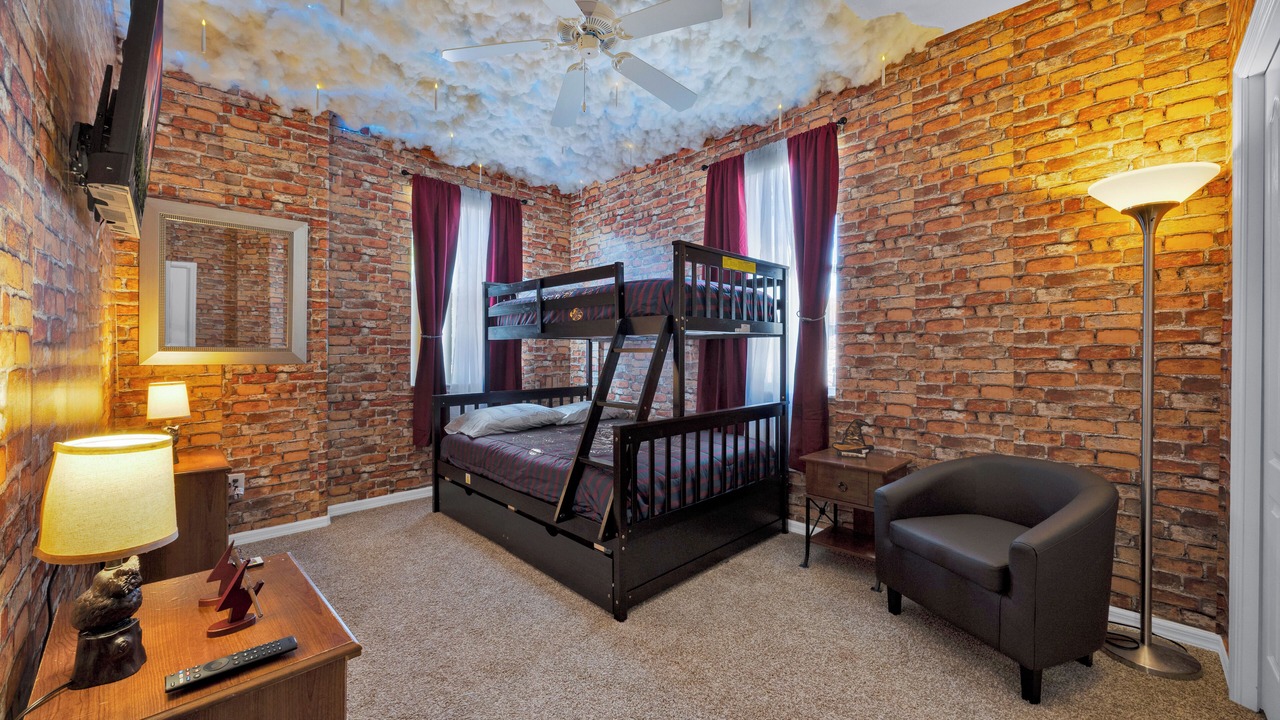 Photo of Bedroom in Lake Davenport Estates